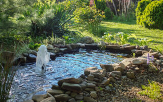 Jardin Paysage De Style Paysagiste Saint Cast Le Guildo Bassin De Jardin Avec Jet Deau Et Empierrement